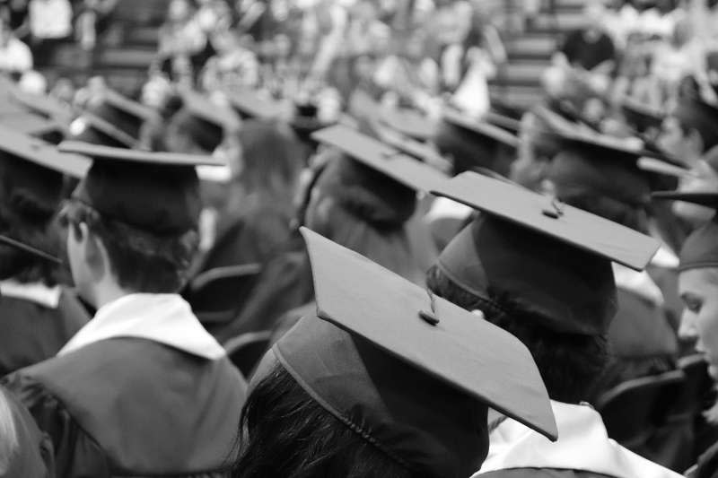 畢業，大學，大學生，高教。（取自pixabay）