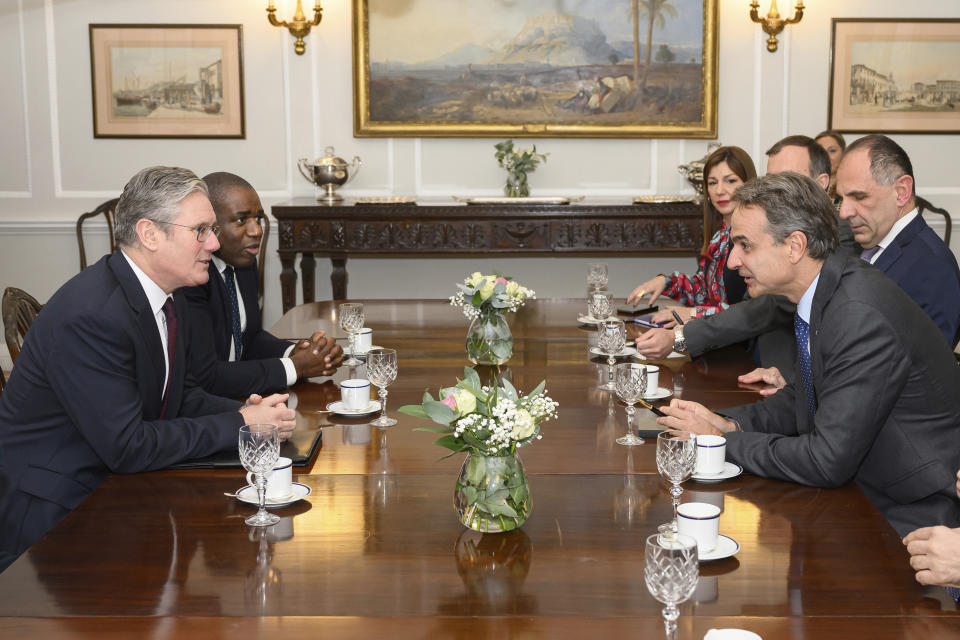 Britain's Labour Party Leader Keir Starmer, left, meets with the Prime Minister of Greece Kyriakos Mitsotakis in London, Monday Nov. 27, 2023. (Leon Neal/Pool via AP)