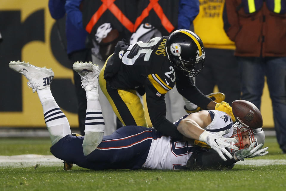 <p>Pittsburgh Steelers cornerback Artie Burns (25) breaks up a pass intended for New England Patriots tight end Rob Gronkowski (87) during the second half of an NFL football game in Pittsburgh, Sunday, Dec. 17, 2017. (AP Photo/Keith Srakocic) </p>