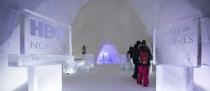 <p>La cadena Lapland Hotels SnowVillage se ha asociado a HBO Nordic para construir y comercializar este hotel temático “Game of Thrones” a base de hielo y nieve, y a unos 90 minutos de Helsinki. Foto: HuffPost </p>