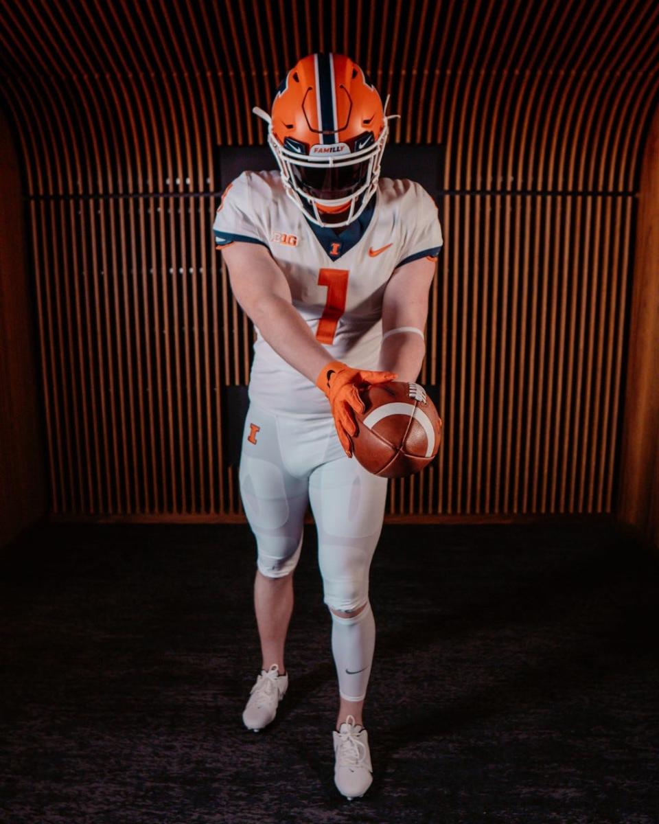 El Paso-Gridley junior Declan Duley is among the nation's top punting prospects, according to Kohl's Professional Camps. He committed to Illinois in September 2022.