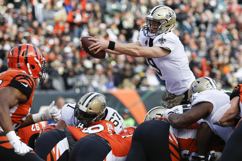 New Orleans Saints quarterback Drew Brees (9) dives in for a touchdown in the first half of an NFL football game against the Cincinnati Bengals, Sunday, Nov. 11, 2018, in Cincinnati. (AP Photo/Frank Victores)