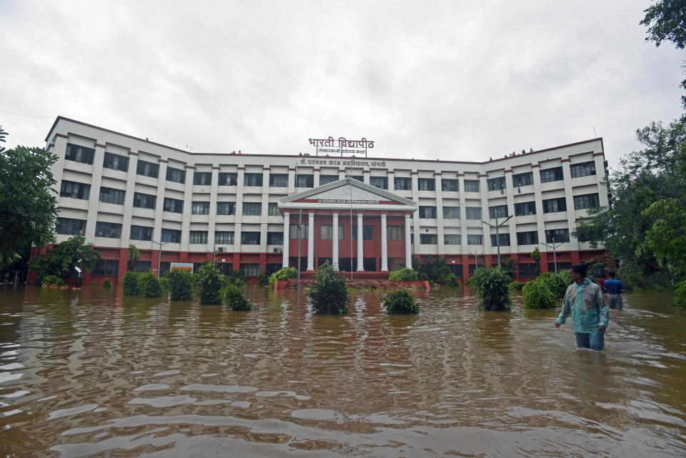 Heavy monsoon triggers floods in India