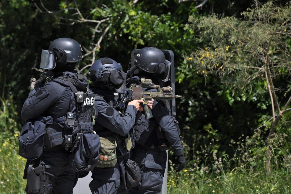 Des membres du GIGN mobilisés à la Chapelle-sur-Erdre, vendredi 28 mai 2021, après l'agression au couteau d'une policière municipale - Loïc Venance - AFP