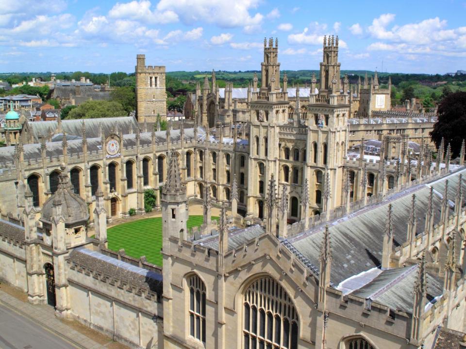 <p>L’université d’Oxford gagne une place. </p>