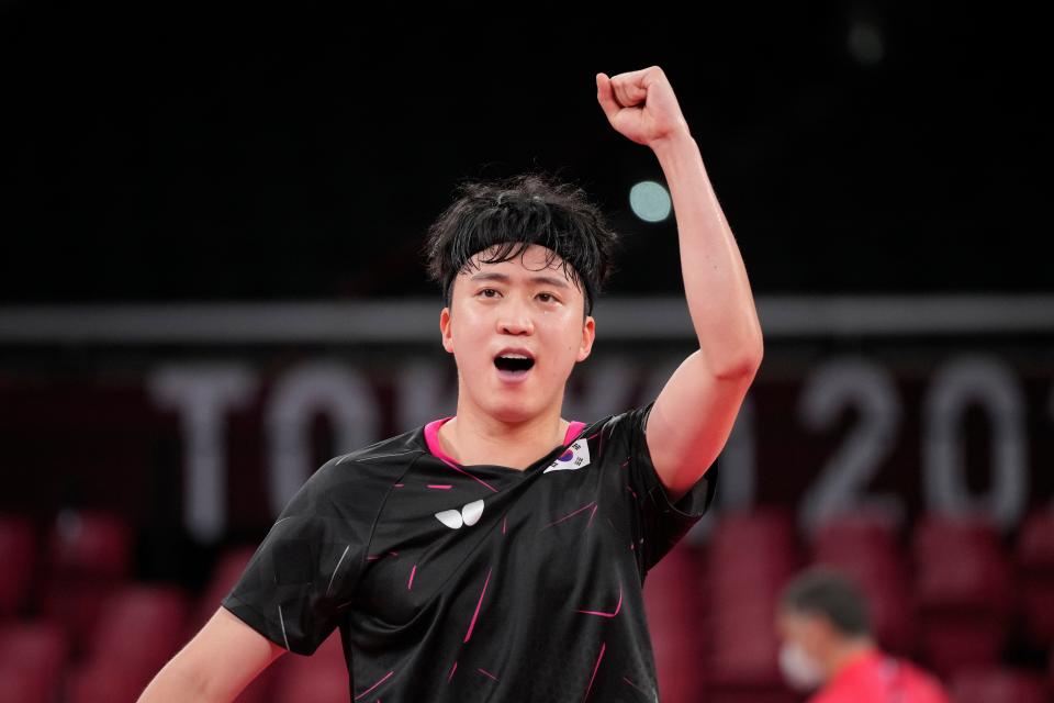 Jeoung Young-sik celebrates after defeating Greek player Panagiotis Gionis in Round 3 of the men’s table tennis singles competition (The Associated Press. All rights reserved)