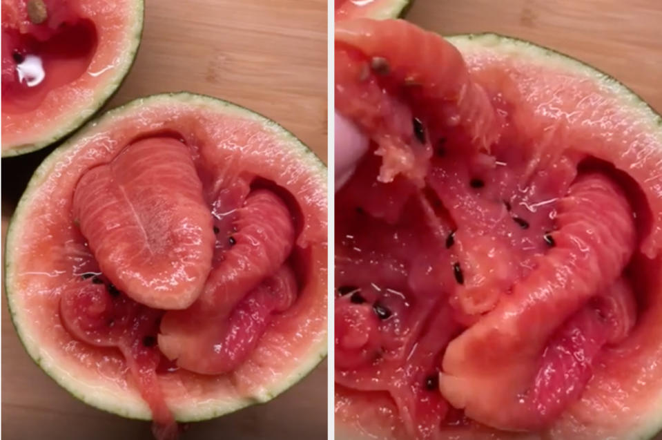 Gros plan d'une pastèque avec une chair de fruit inhabituellement développée et séparée, ressemblant presque à des côtes ou à des doigts à l'intérieur de l'écorce