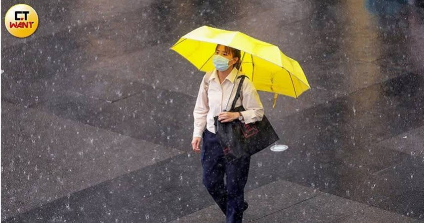 今（21日）午後東北部地區有局部短暫陣雨，其他山區亦有零星短暫陣雨。（示意圖／趙文彬攝）