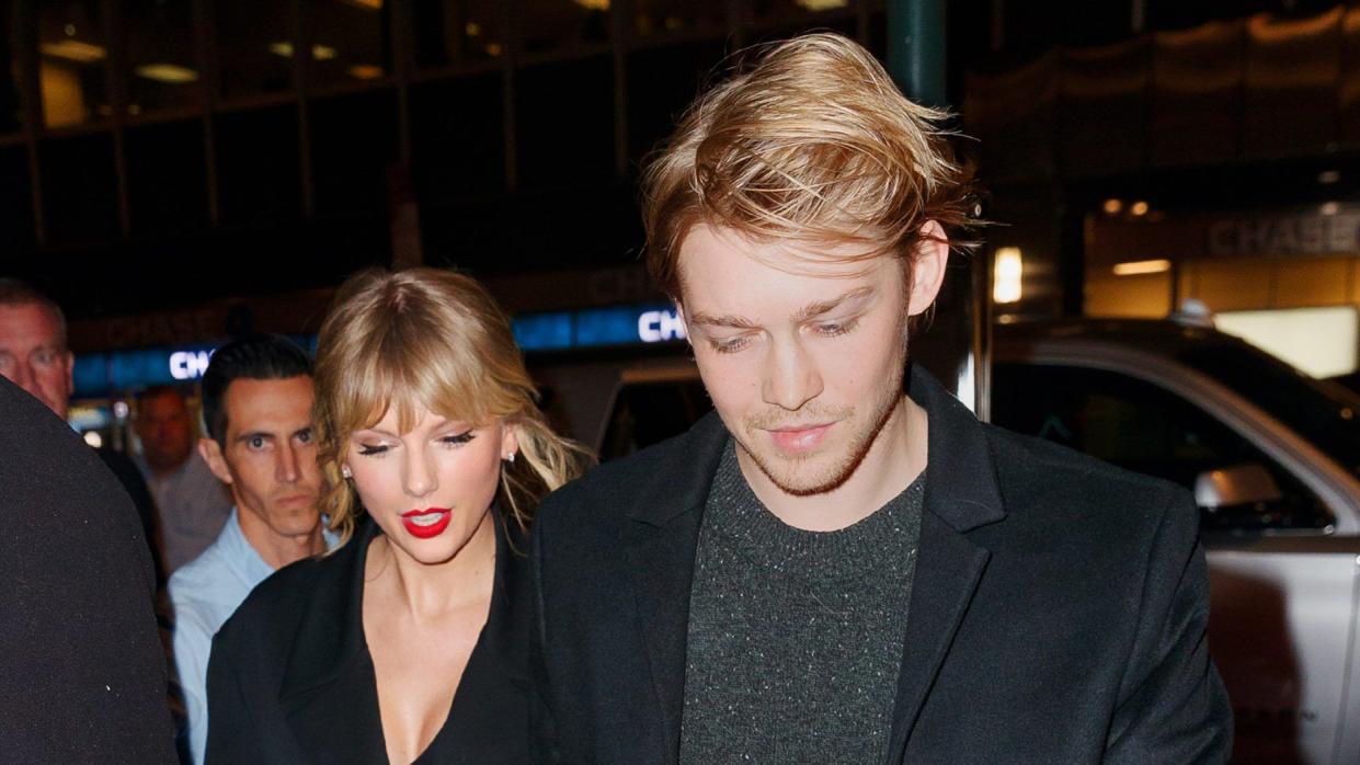 joe alwyn taylor swift black coats