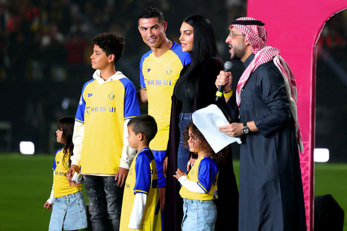 Cristiano Ronaldo y Georgina Rodríguez con sus hijos