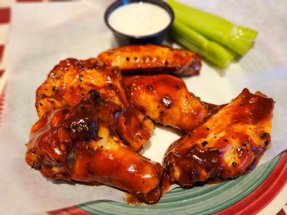 The barbecue wings at Gianni's New York Pizza in Bradenton photographed July 12, 2023.