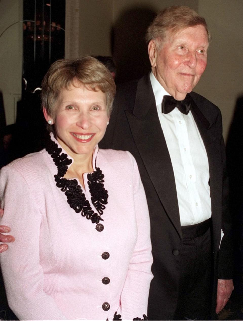 Shari Redstone and her father, Sumner Redstone, at a dinner in New York, April 2005 - Bill Cunningham/The New York Times