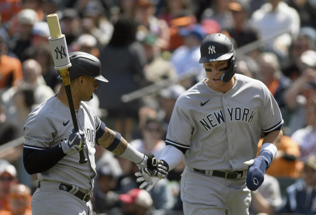 VIDEO: Aaron Judge Gave Kids His Bat and Batting Gloves Tuesday