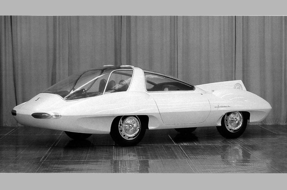 <p><span>Despite its weirdness, the first Selene made a big impression, and not for just the wrong reasons. As a result Tjaarda was let loose to come up with a sequel. Looking like something out of <b><i>The Jetsons</i></b>, the Selene Seconda was also rear-engined and like its predecessor it featured rear-facing back seats.</span></p>