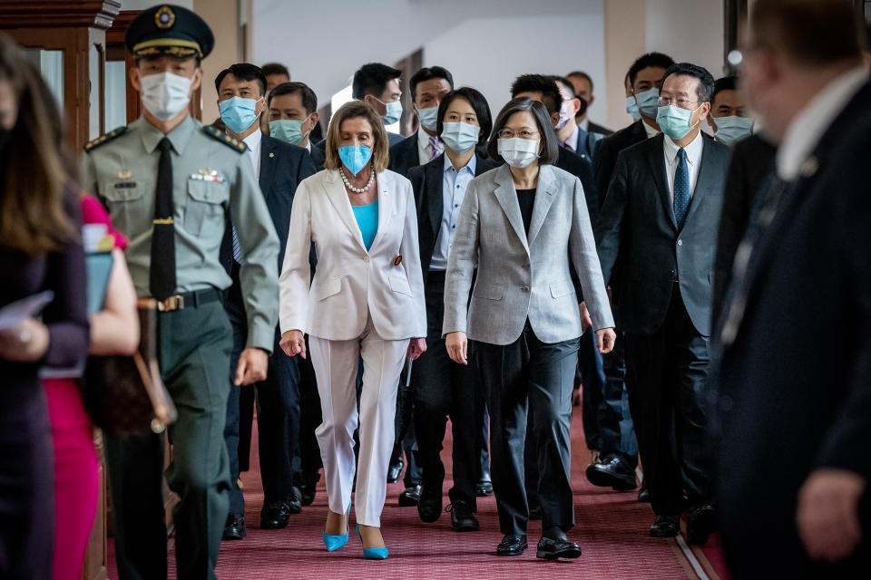 今年夏天美國眾議院議長佩洛西於 8 月 2 日訪問台北，當時兩岸局勢緊張程度達到頂峰。