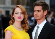 Auch sie waren nicht nur als Spiderman und Gwen Stacy ein schönes Liebespaar: Andrew Garfield und Emma Stone" lernten sich am Set zu "The Amazing Spider-Man" (2012) kennen und führten bis 2015 eine On-off-Beziehung. (Bild: Anthony Harvey / Getty Images)