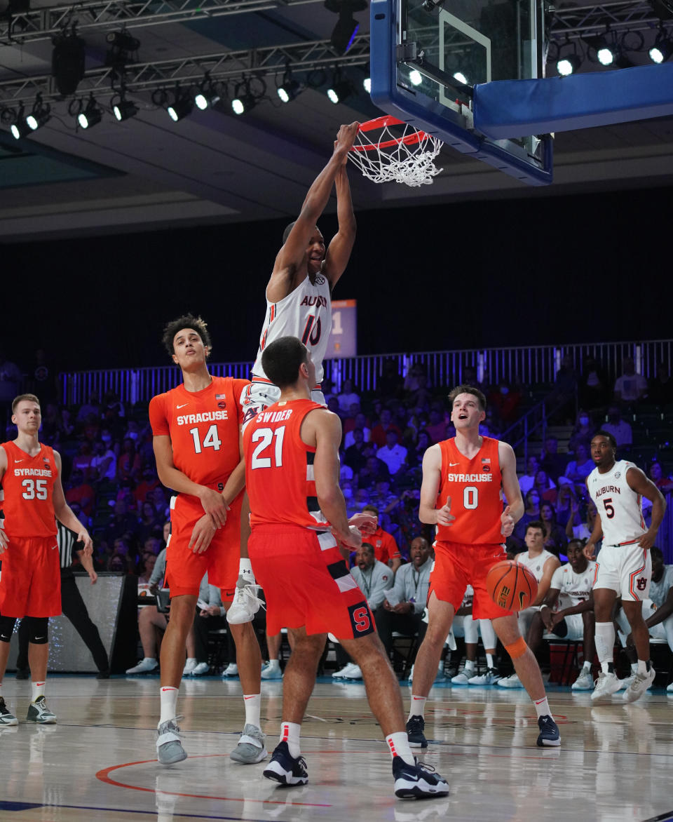 In this photo provided by Bahamas Visual Services, Auburn forward Jabari Smith (10) dunks against Syracuse during an NCAA college basketball game at Paradise Island, Bahamas, Friday, Nov. 26, 2021. (Ronnie Archer/Bahamas Visual Services via AP)