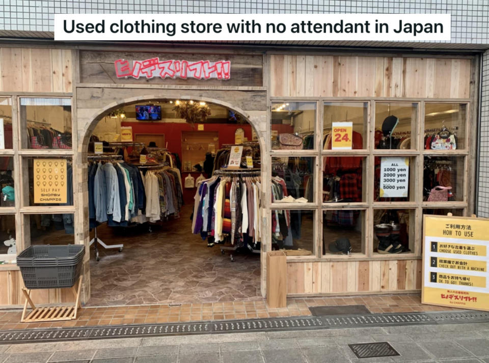 "Used clothing store with no attendant in Japan"