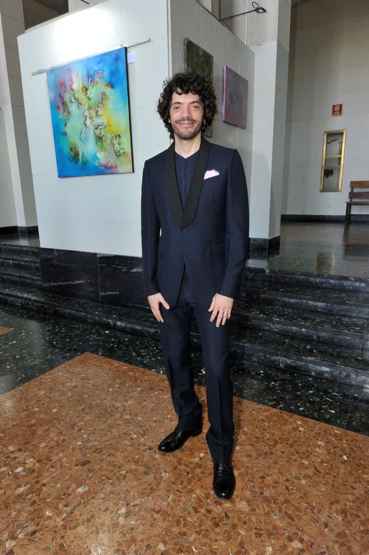 Federico Salles también dijo presente, con un smoking azul, remera a juego y zapatos negros. Interpretará a Emmet Richmond, el bondadoso supervisor de Elle ante los tribunales. El actor y bailarín expresó a La NACION su entusiasmo por el proyecto: 