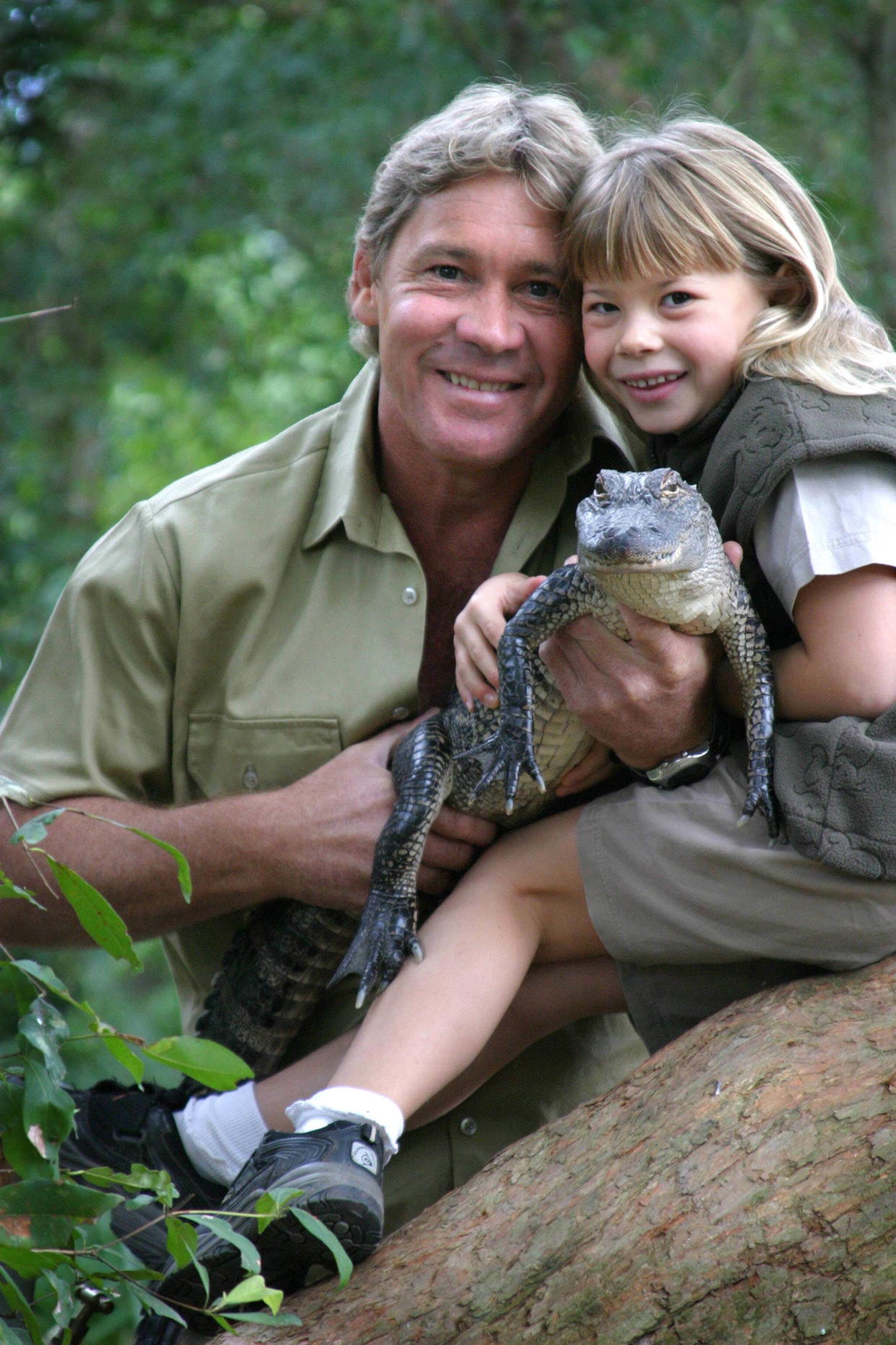 Steve Irwin in 2005 with his daughter, Bindi, and a 3-year-old alligator named Russ at Australia Zoo. (Photo: Newspix/Getty Images)