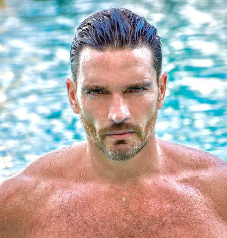 <p>Julian Gil</p>