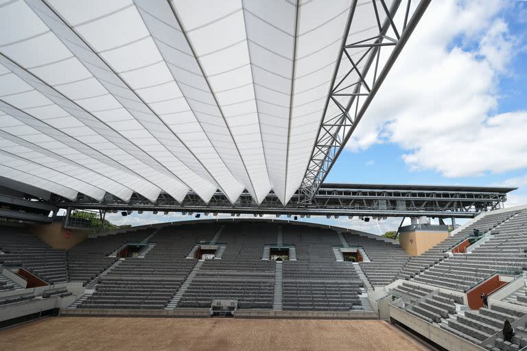 El Suzanne Lenglen tendrá techo retráctil desde este año y se realizó una demostración de su funcionamiento 