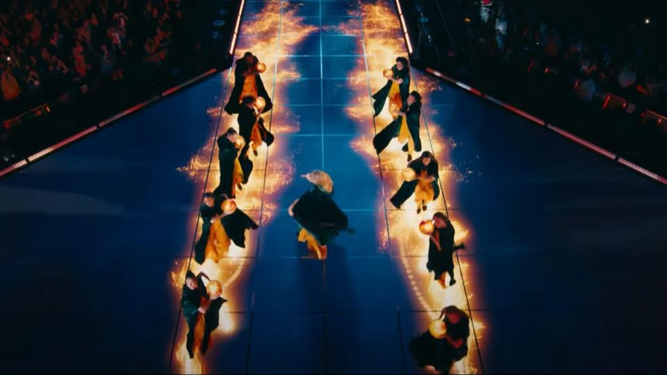 Taylor Swift and her dancers during Willow with the light up floor.