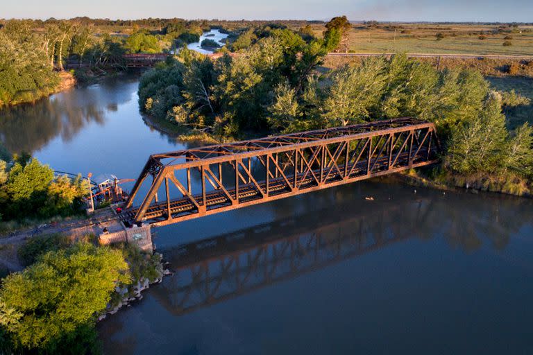 Un viejo puente del ferrocarril sobre el Río Colorado