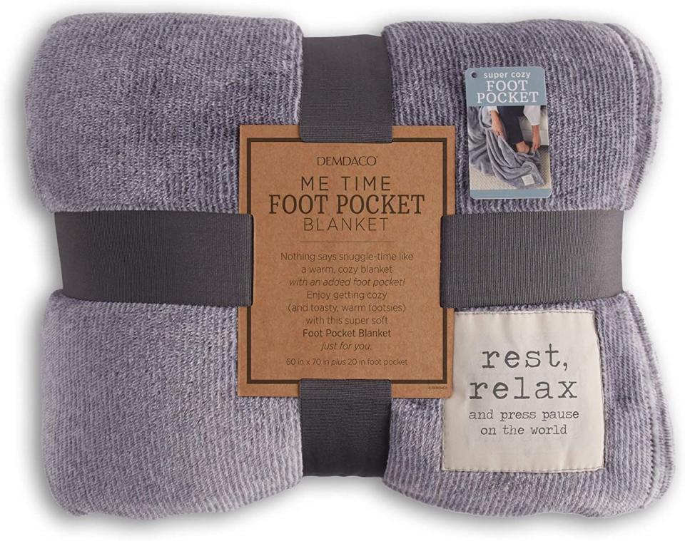 33) Foot Pocket Throw Blanket