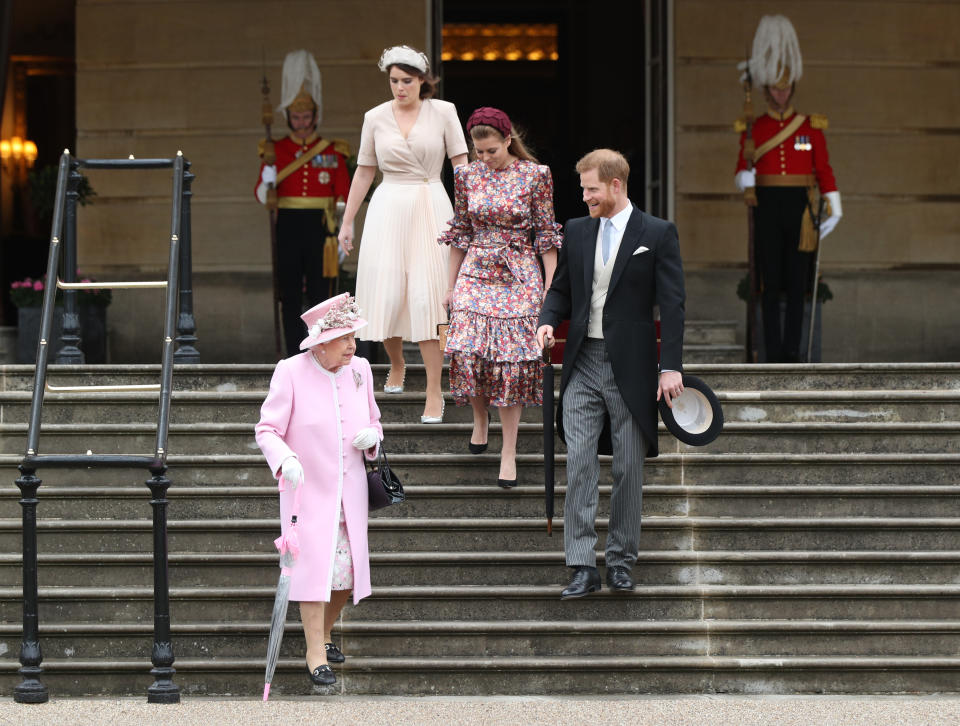 LONDON, ENGLAND - MAY 29: Queen Elizabeth II, Prince Harry, Duke of Sussex, Princess Eugenie and Princess Beatrice attend the Royal Garden Party at Buckingham Palace on May 29, 2019 in London, England. (Photo by Yui Mok - WPA Pool/Getty Images)