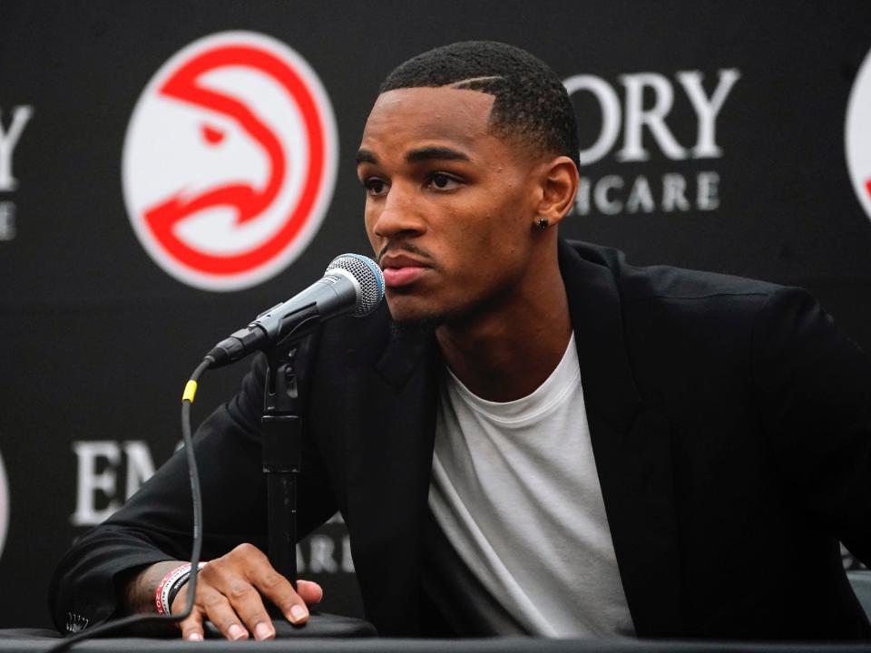Dejounte Murray speaks at his introductory press conference with the Hawks.