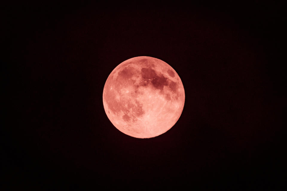 中秋賞月別太久！專家曝極陰之時 四生肖恐沖煞、破財（示意圖／shutterstock）