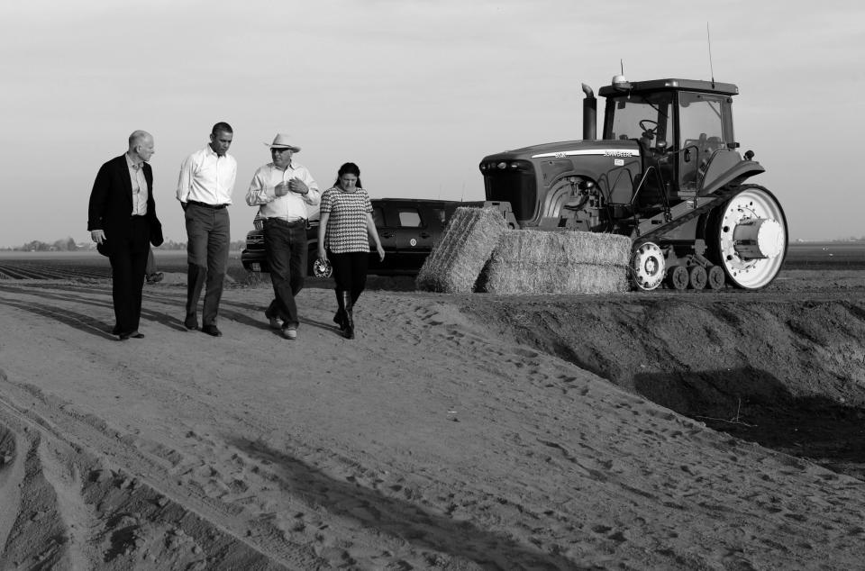 U.S. President Barack Obama walks with farmers Joe Del Bosque and Maria Del Bosque as he tours a drought affected farm field in Los Banos, California February 14, 2014. California Governor Jerry Brown is at left. (Photo: Kevin Lamarque/Reuters)