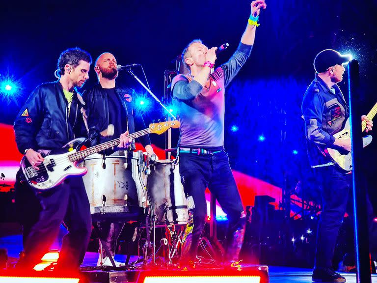 Coldplay en acción, durante su show en Santiago de Chile
