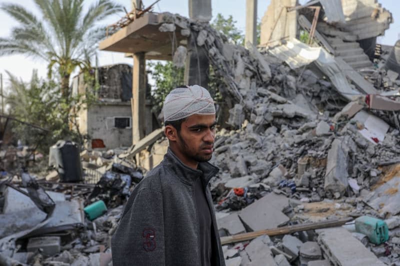 A Palestinian man inspects a house that was destroyed after an Israeli aircraft bombed a home for the Al-Bakhabsa family, resulting in the death of 3 people and several wounded, in the city of Rafah, southern of the Gaza Strip. Abed Rahim Khatib/dpa