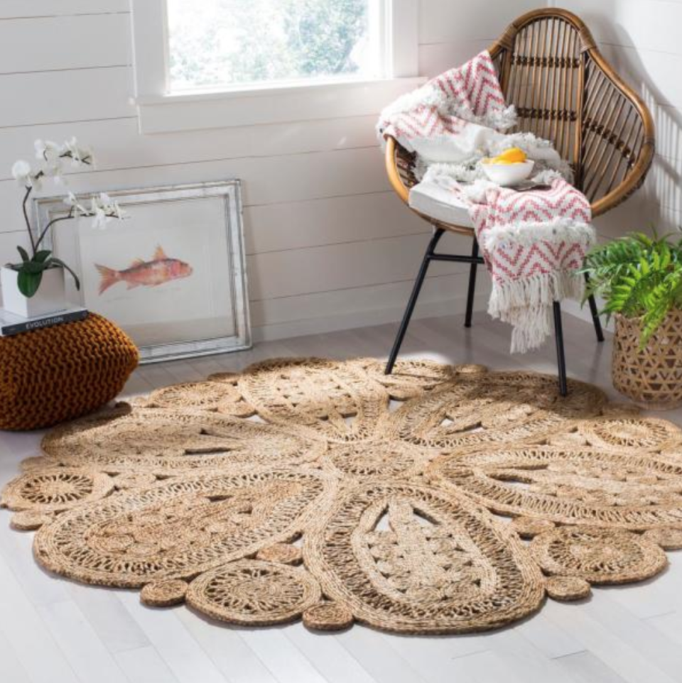 This pretty rug can stand up to foot traffic. (Photo: Home Depot)