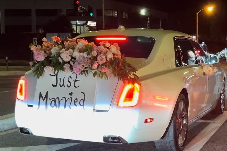 El auto en el que Britney Spears y Sam Asghari parten a celebrar su noche de bodas