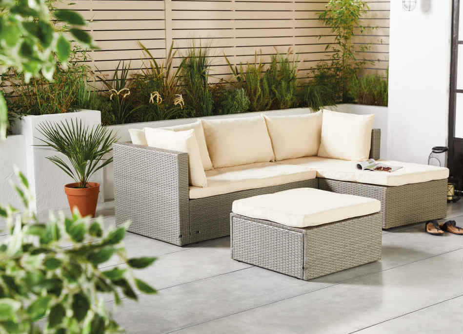 Aldi's sofa set comes in two colour options: grey and cream. (Aldi)