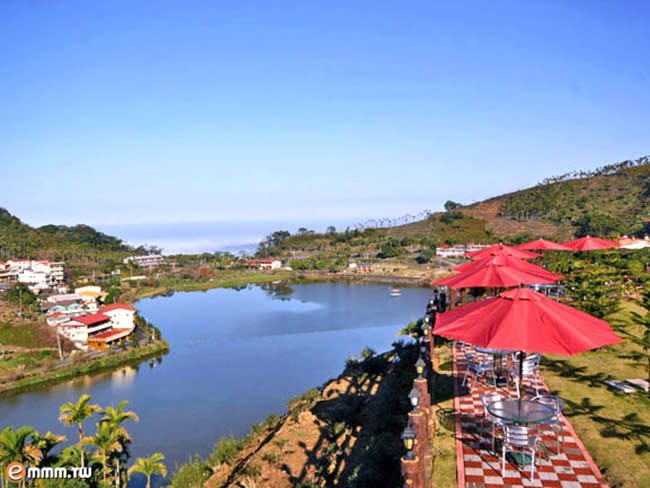 麒麟潭景與湖畔咖啡座