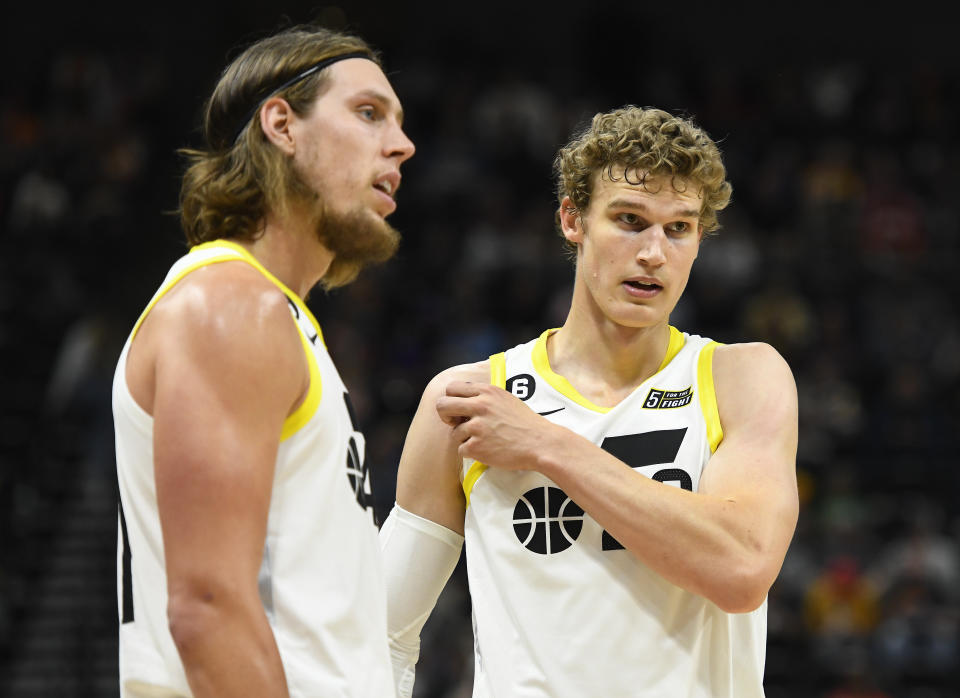 猶他爵士Lauri Markkanen、Kelly Olynyk。(Photo by Alex Goodlett/Getty Images)