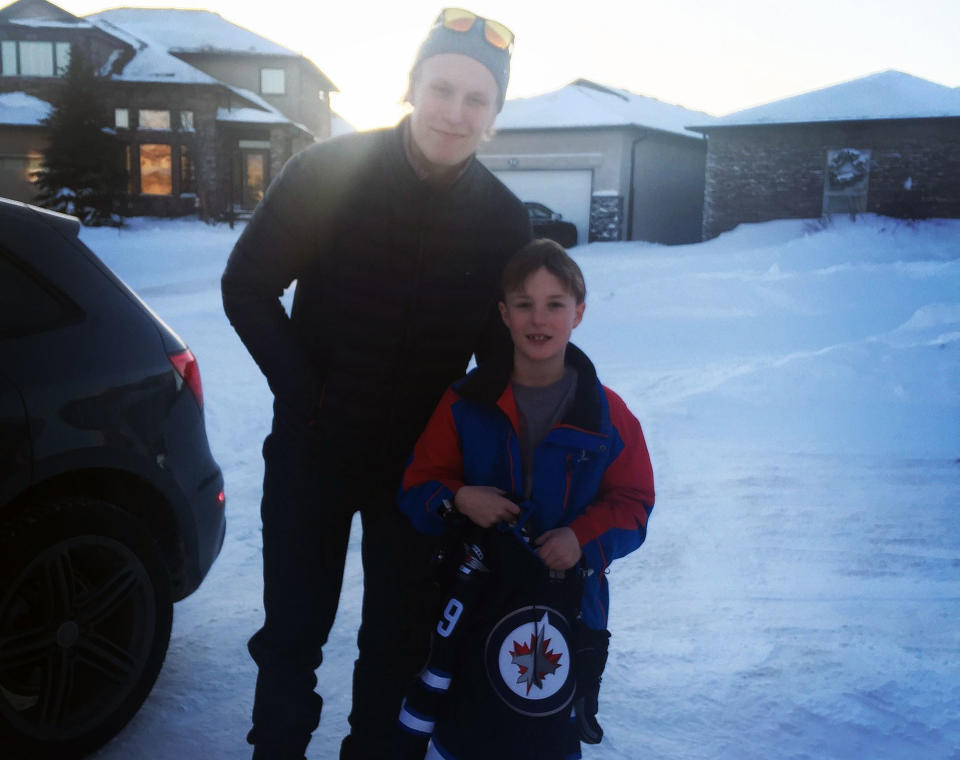 Patrick Laine's birthday surprise (Photo: @marcopolo_1979)