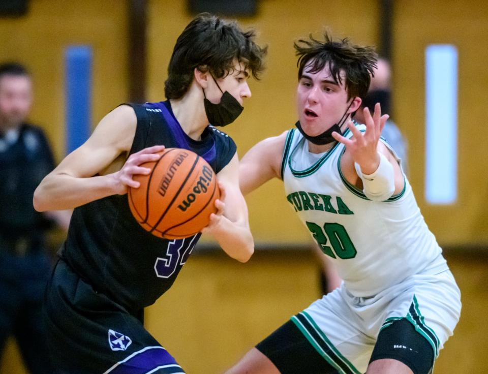 El Paso-Gridley's Micah Meiss, left, tries to keep the ball away from Eureka's Tyler Tate in the second half Friday, Jns. 7, 2022 at Eureka High School.