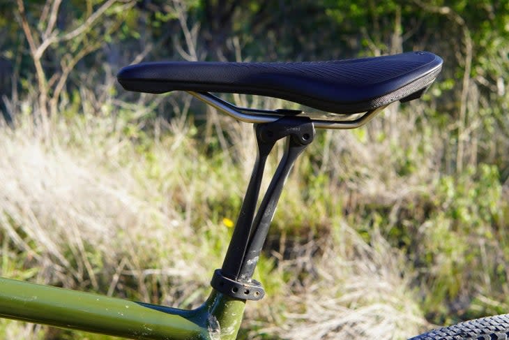 Ergon-Allroad-review---CF-Allroad-Carbon-pro-seatpost-and-saddle-together