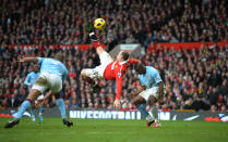Wayne Rooney scores with an outrageous bicycle kick in the Manchester derby - Robin Parker (FotoSports)