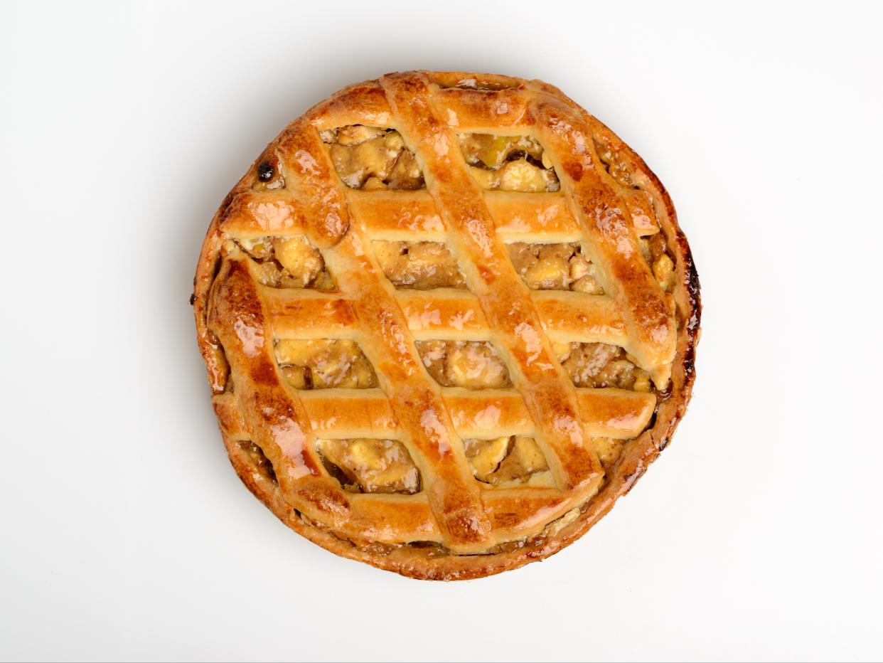 <p>Origins of apple pie sparks debate over racism </p> (Shutterstock / Split Second Stock)