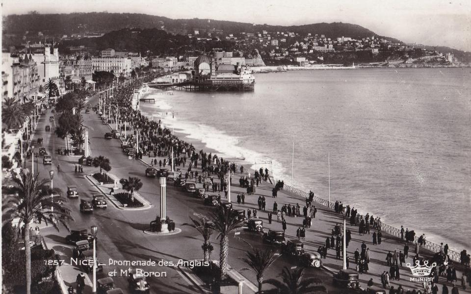 A postcard of the Nice promenade from the 1950s - Alamy