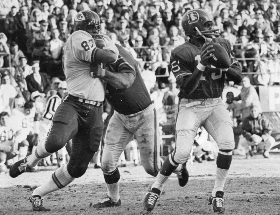 Marlin Briscoe, right, was the first Black quarterback to start an NFL game back in 1968. (Photo By Bill Johnson/The Denver Post via Getty Images)