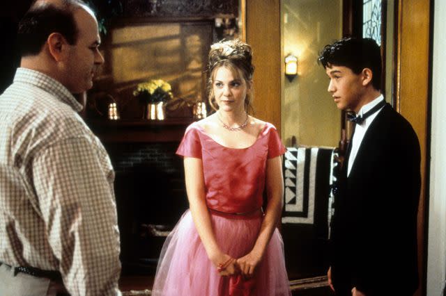 <p>Buena Vista/Getty Images</p> Larry Miller, Larisa Oleynik and Joseph Gordon-Levitt in <em>10 Things I Hate About You</em> (1999)