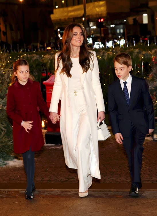 La princesa de Gales con sus niños mayores