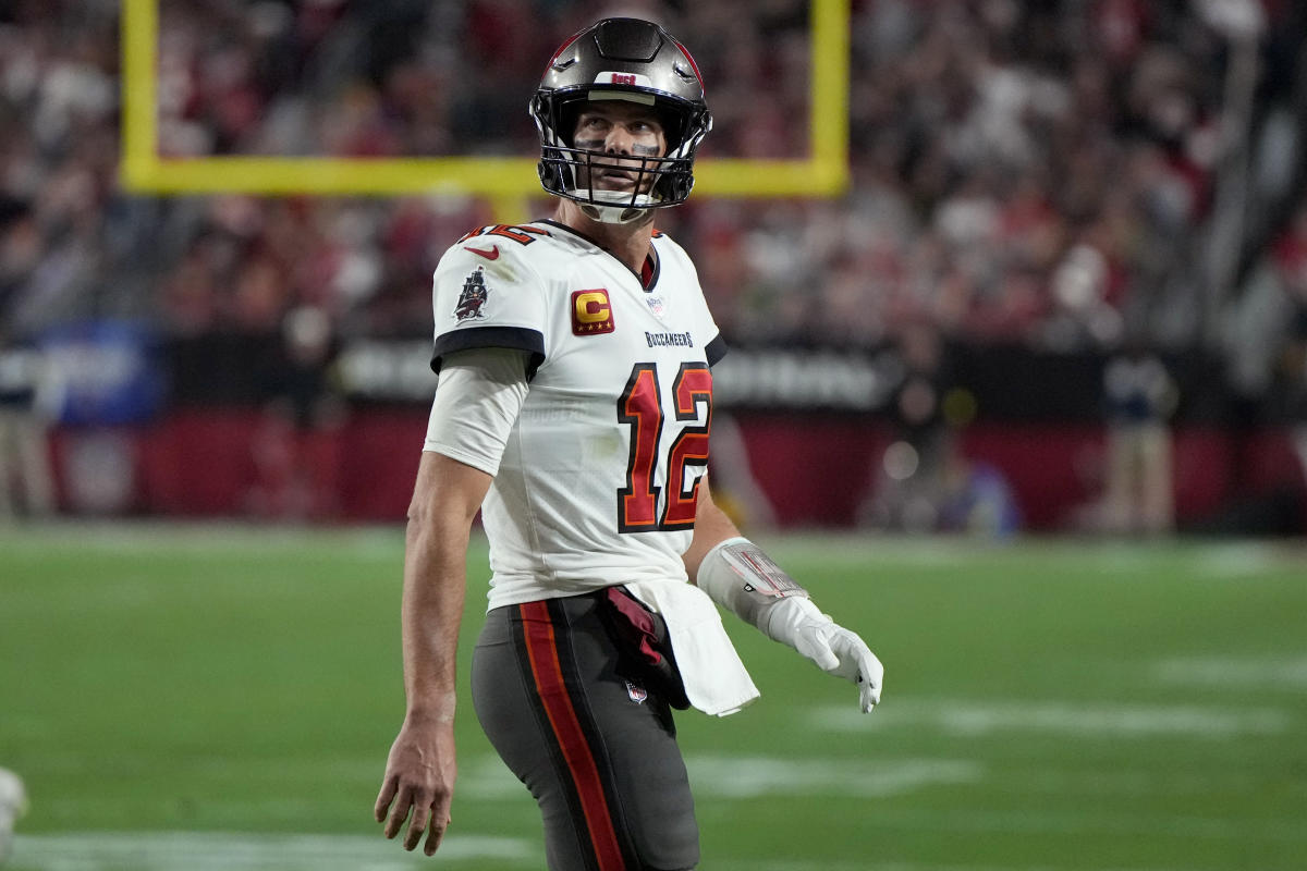 Bucs clinch the NFC South after crazy final play 